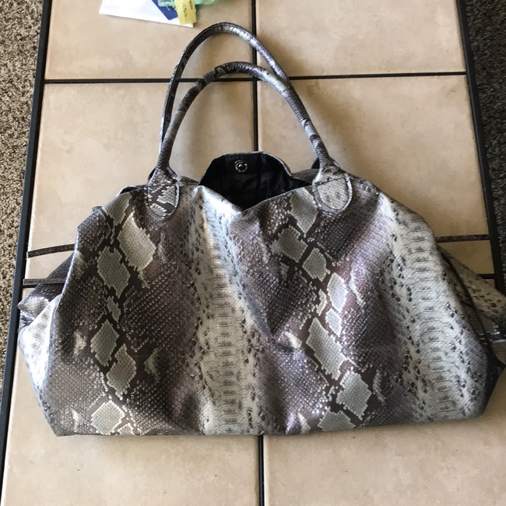 Women’s travel bag